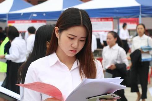 “人均985”的时代,二本生丢人吗?事实证明“专科生”才是常态