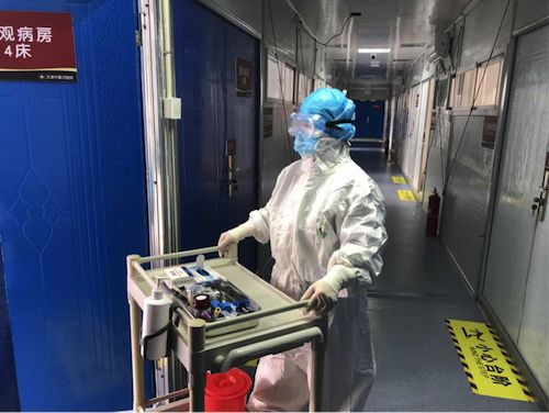 抗疫一线医务人员发热门诊,疫情前线发热门诊