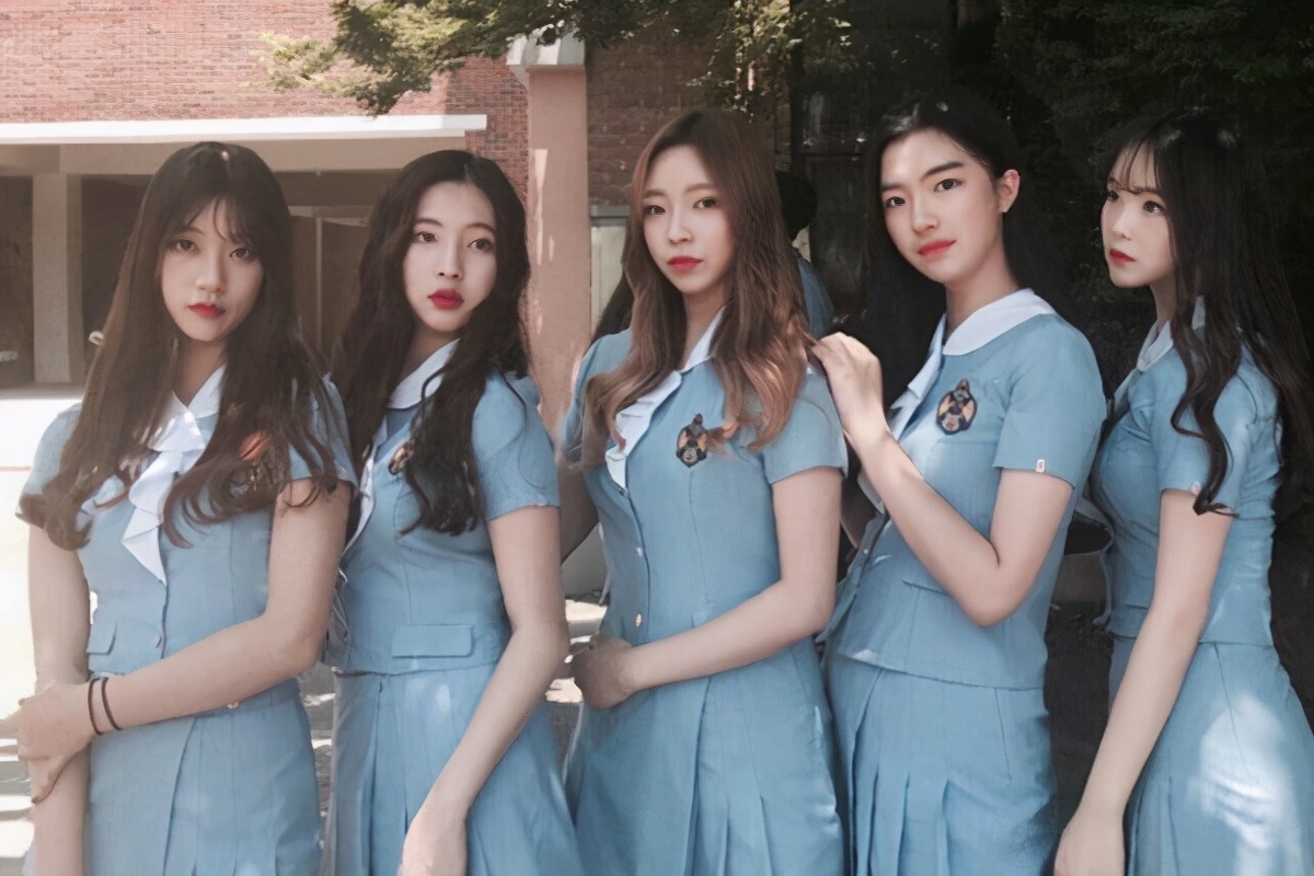 看韩国大学的校服日常,韩国学生看我们中国的校园校服