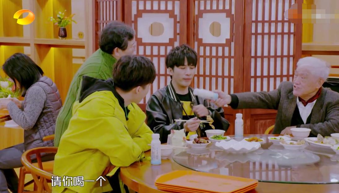 牛犇老师真的是宝藏大爷了！从影70年，人狠话不多，满满正能量！