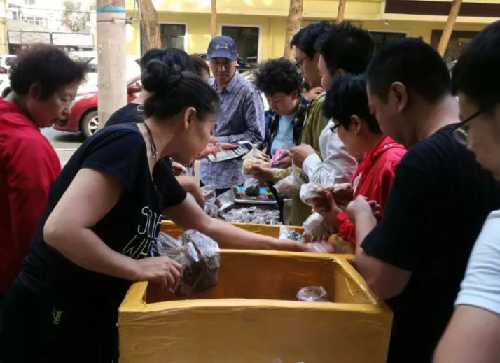 哈尔滨小媳妇卖熏酱肉20多年,200斤3小时卖光,节假日休息