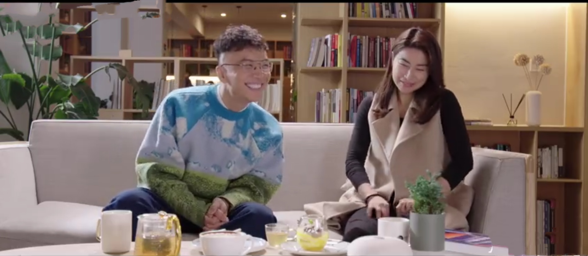 郭晶晶穿黑色裙近照大曝光,郭晶晶近况曝光朴素衣着不似阔太