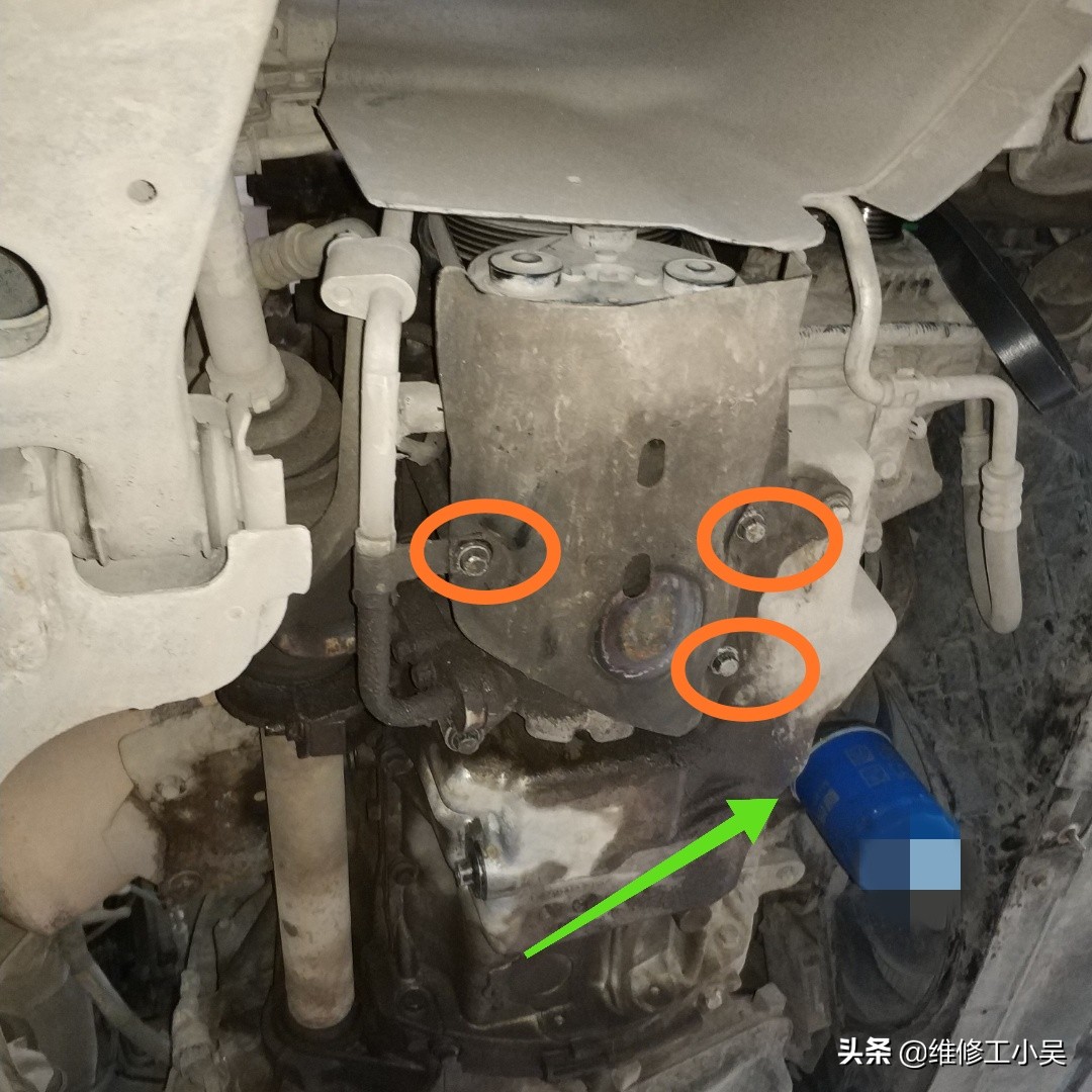 11年福克斯发动机渗油,11年福特福克斯发动机空转