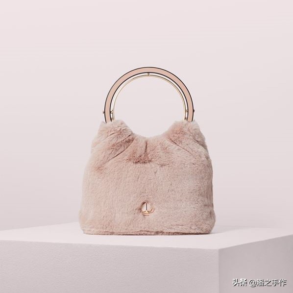 各奢侈品适合秋冬背的包包 (2021秋冬奢侈品包包排名)