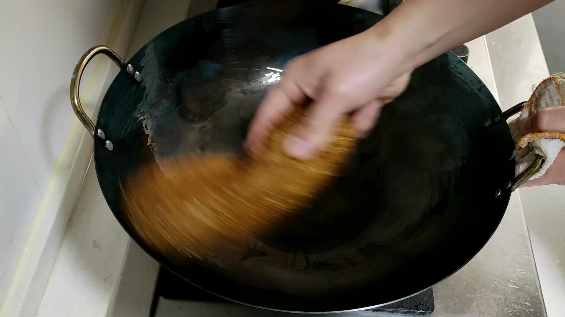 有不粘涂层的铁锅要不要开锅,旧铁锅开锅正确方法不粘锅