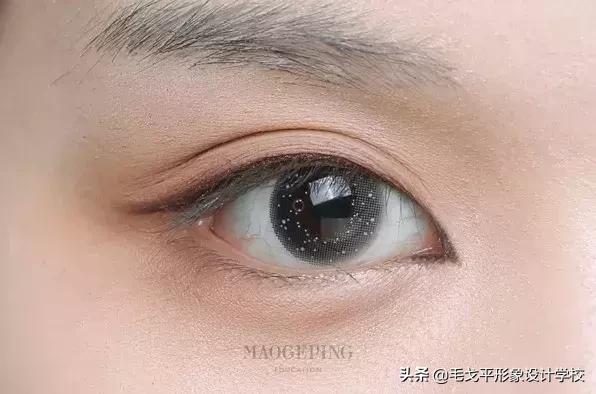 超小眼单眼皮画大眼妆教程,小眼睛眼妆怎么画显大又干净教程