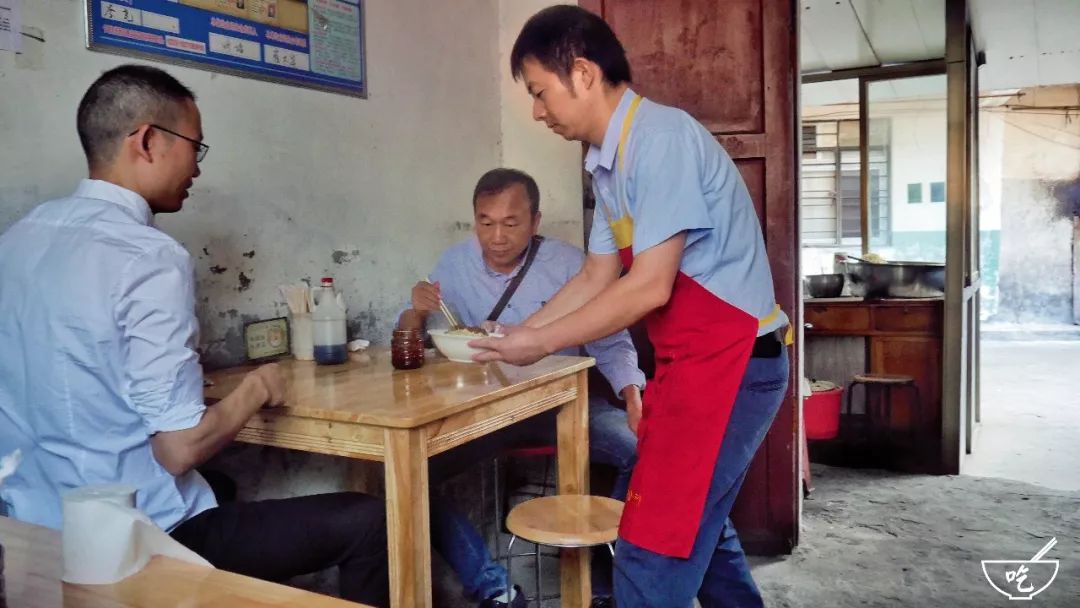 「十堰美食」51厂这家店，开了20多年只卖1种面，味道仍旧让人痴迷