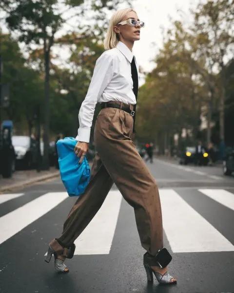 夏季时尚御姐凉鞋穿搭,气质牛皮凉鞋怎么搭配裤子