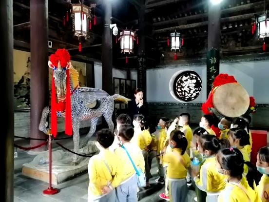 传承文化情系教育——天水畅和幼儿园向天水市博物馆社会服务部赠送宣教锦旗