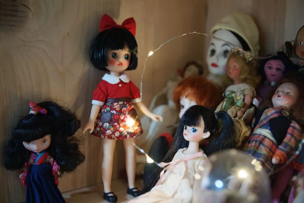 用水泥砌橱柜,用粘土做迷你橱柜