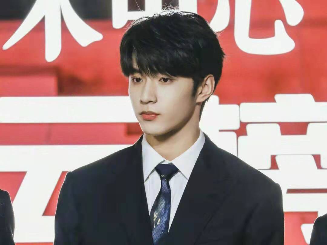 东方风云榜音乐盛典：周深刘宇宁张艺兴刘雨昕惊艳亮相，群星荟萃