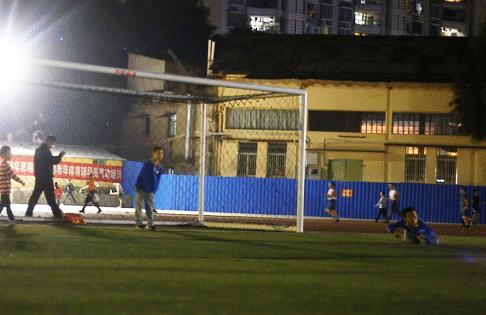 不到人民体育场,你不会知道厦门的秋夜有多野