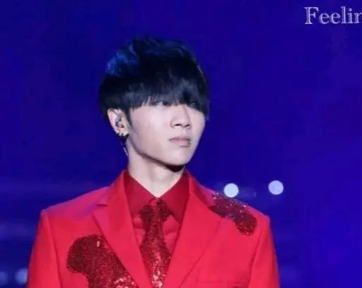 华晨宇的下巴,削下颌骨的华晨宇