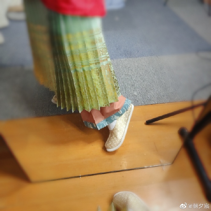 日影中玲珑剔透:从《*瓶金**梅》里潘金莲的膝裤,探析晚明世风变化