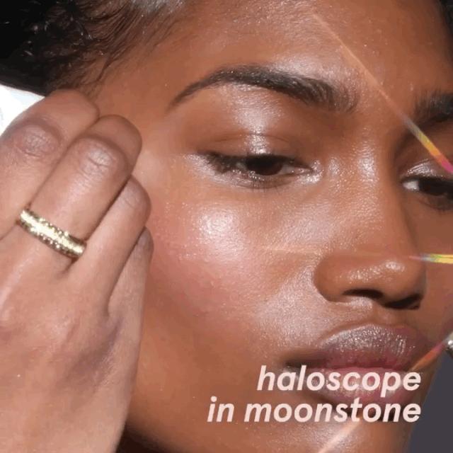 全网爆火彩妆,supreme粉底液