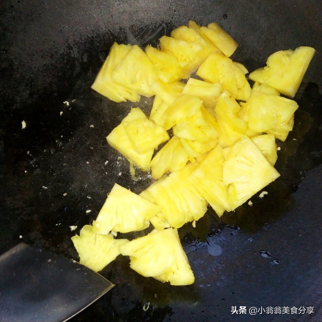 为什么我炒的菠萝炒饭特别酸,为什么菠萝炒完就变酸