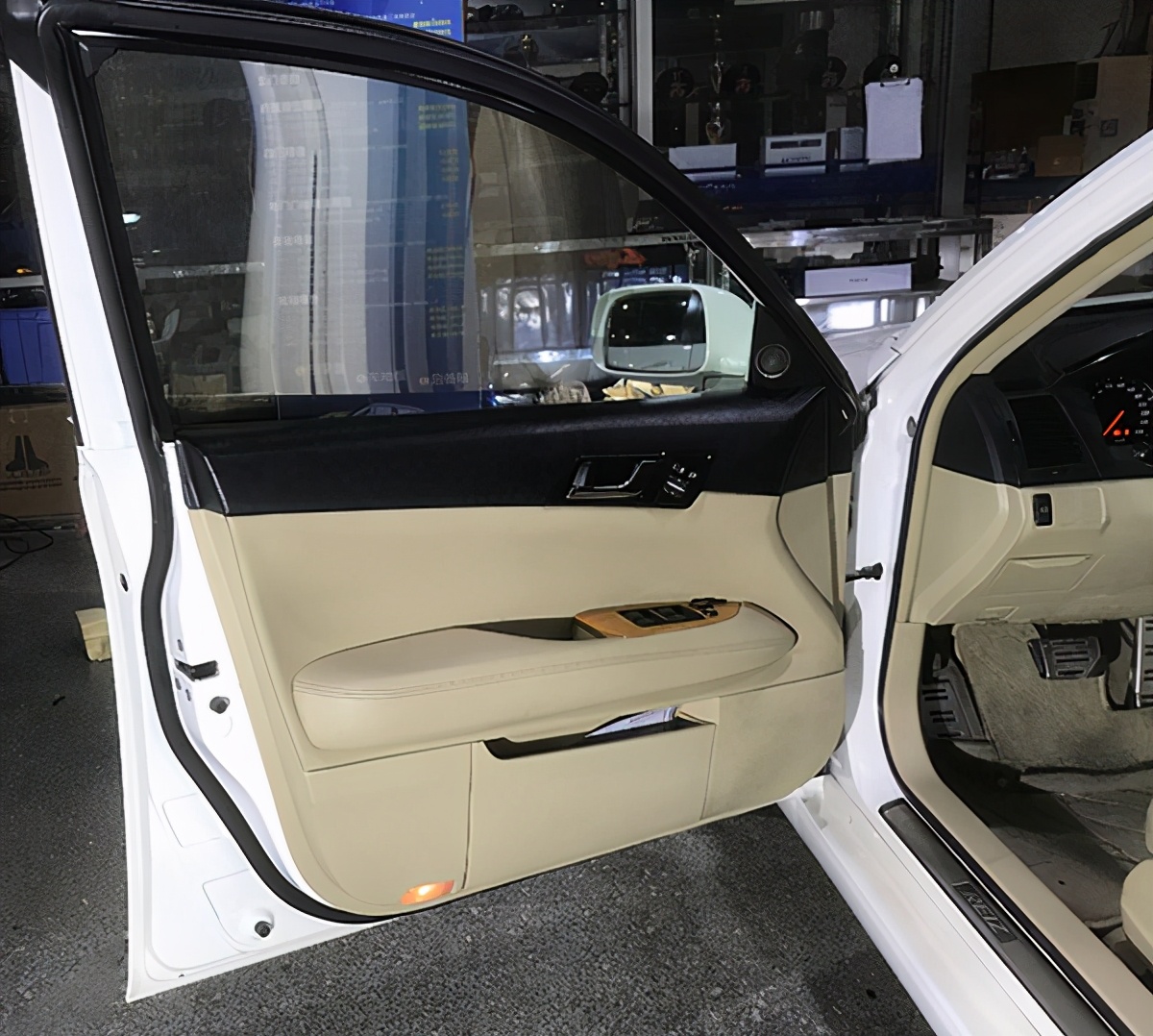 东成丰田锐志音响改装案例,锐志改装二手汽车音响店