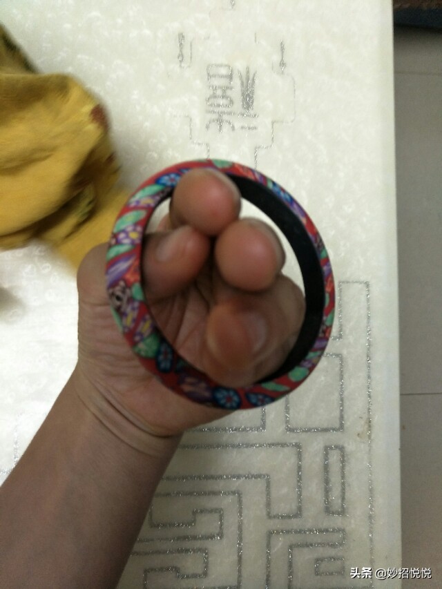 手镯长胖了怎么摘下来,手镯太小手胖怎么办