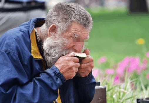 故事：大学生创业卖西瓜，每天送乞丐一个瓜三天后，乞丐走了惊喜却来了