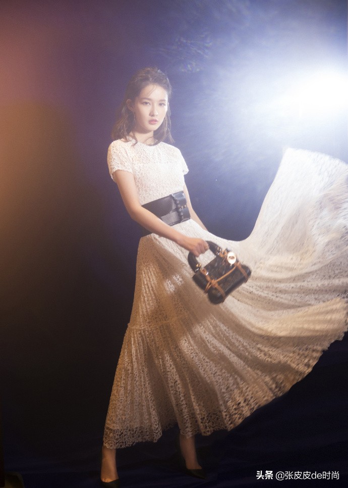 形容女孩子像花一样美,如何浪漫的形容一个女孩子