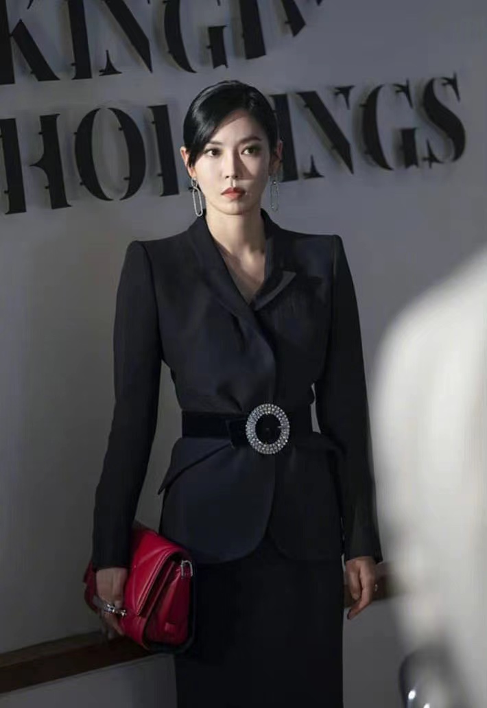 看了《顶楼2》,又发现一个“疯批美人”衣品开挂,每套都超想要