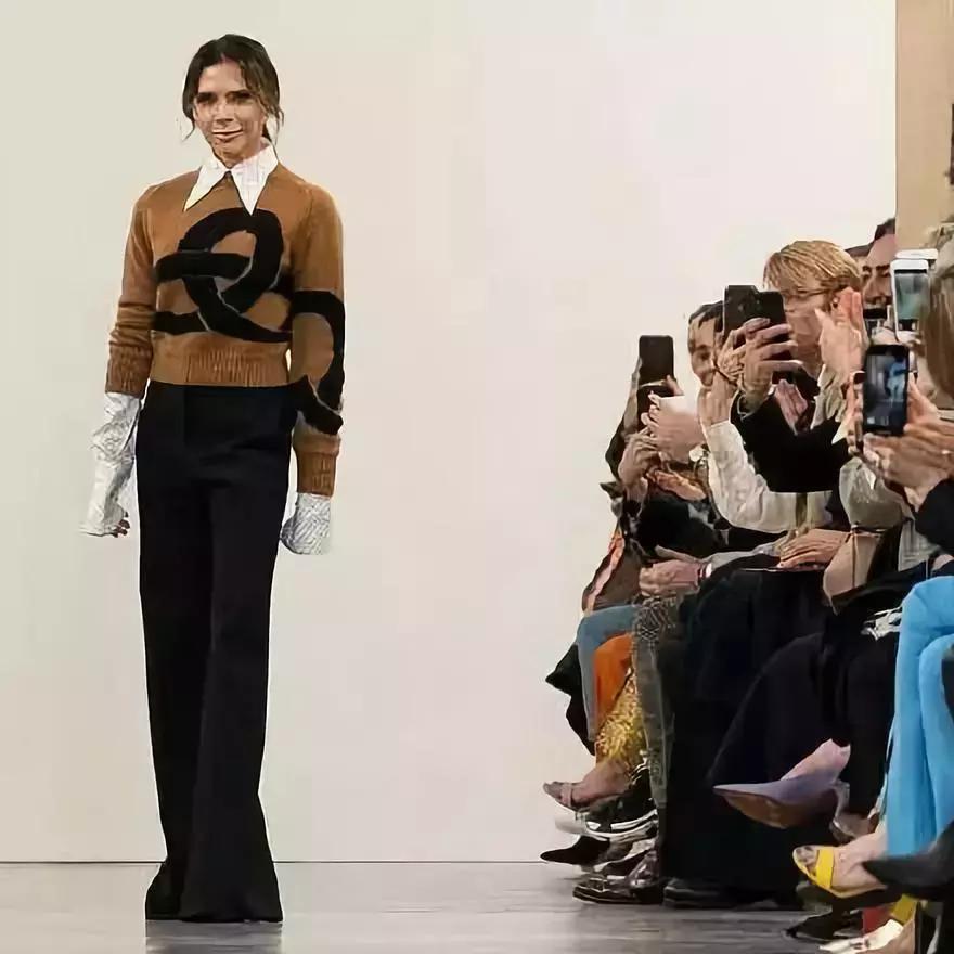 贝嫂2021年穿搭,45岁贝嫂气场太强