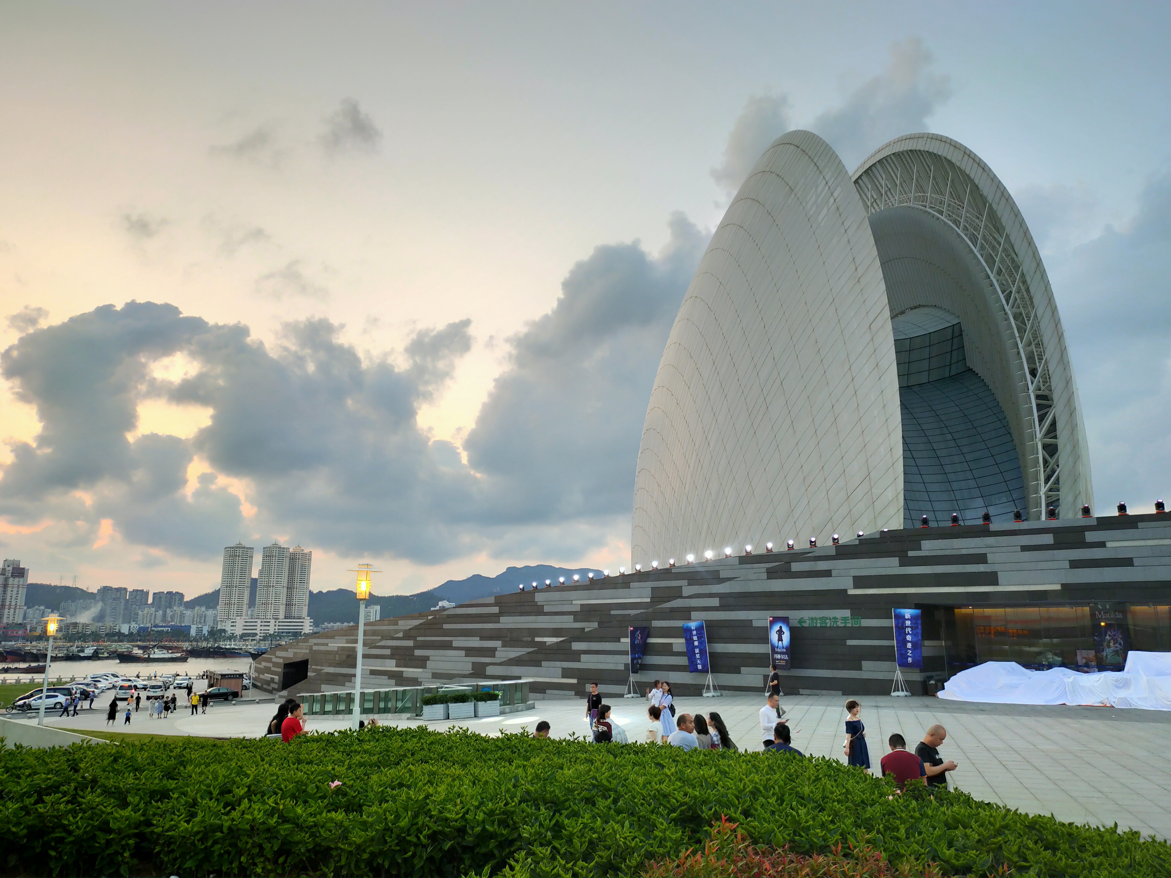 oppo不同价位性价比最高手机,opporeno2和opporeno2z哪个好