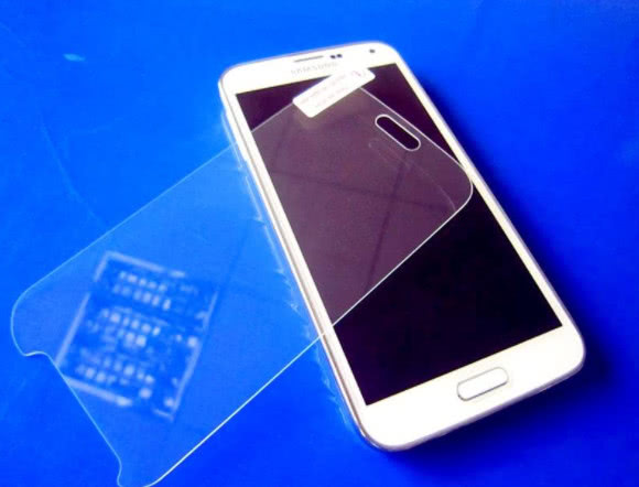 你的手机贴钢化膜了吗,贴钢化膜要把手机自带的膜撕掉吗