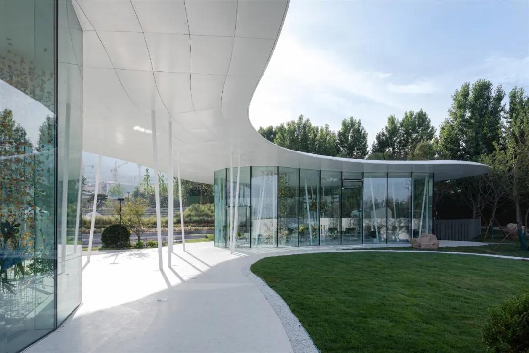 消隐在自然山水之中的四季花房丨青岛万科·四季草堂