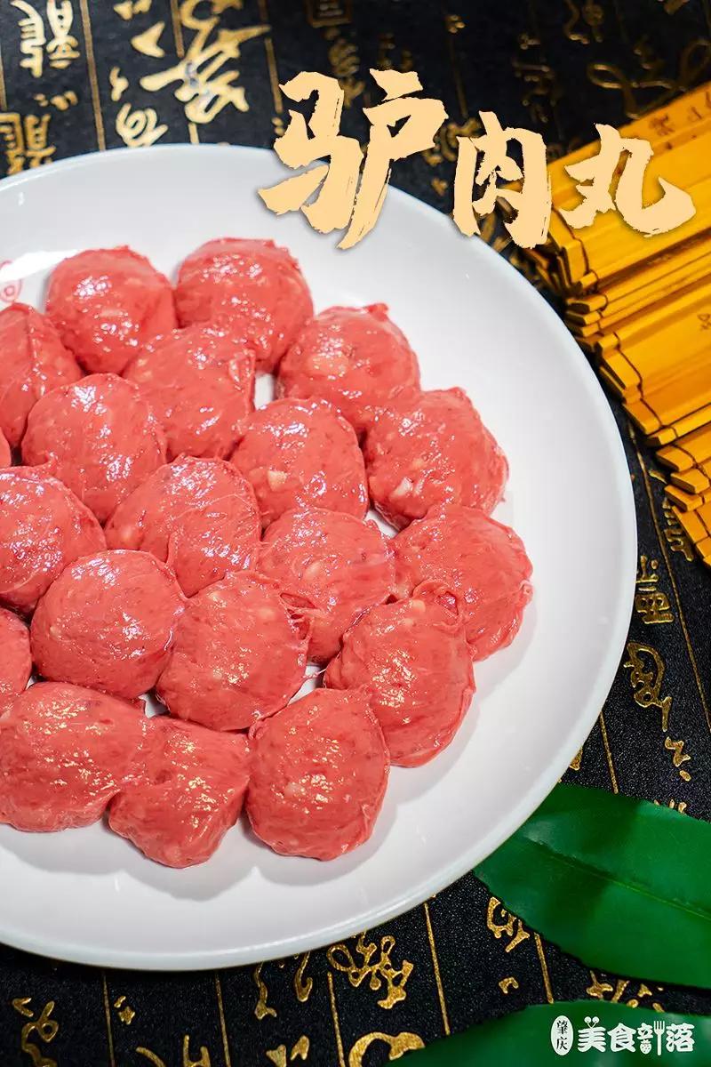 终于吃到啦！靠着明档新鲜现切的驴肉火足多年，人均30+大胆吃