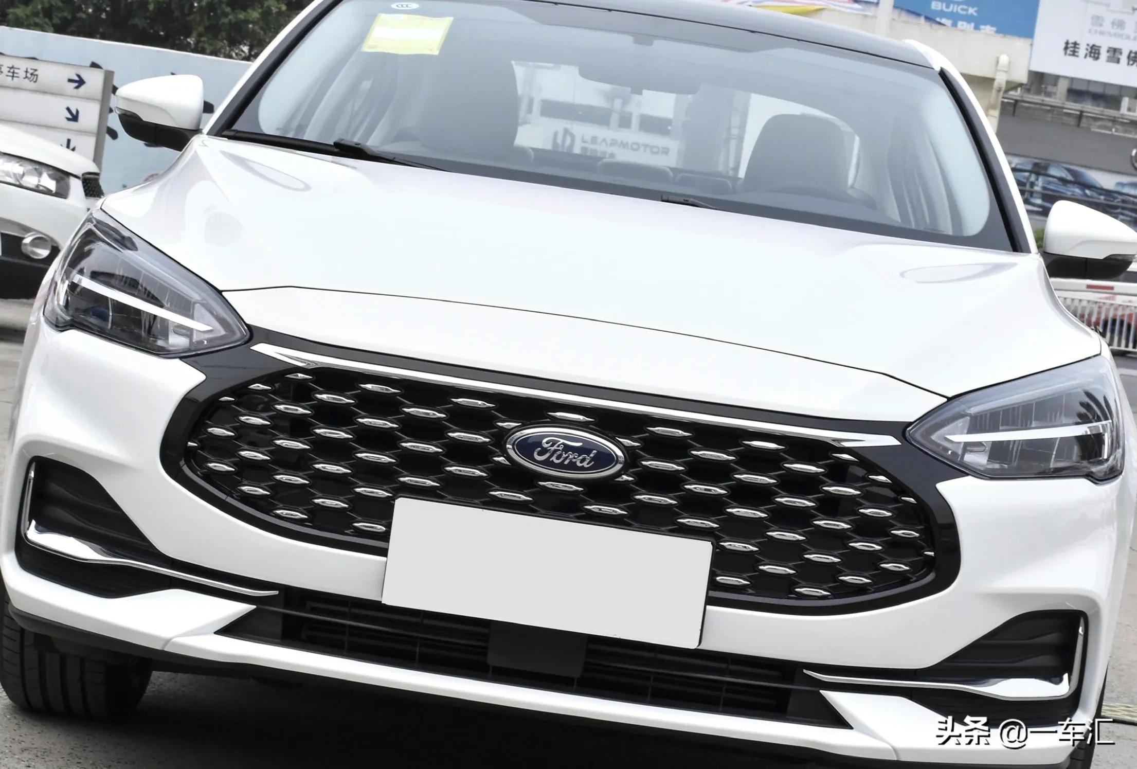 15款福克斯三厢版1.6舒适版自动挡,新款福特福克斯三厢版曝光