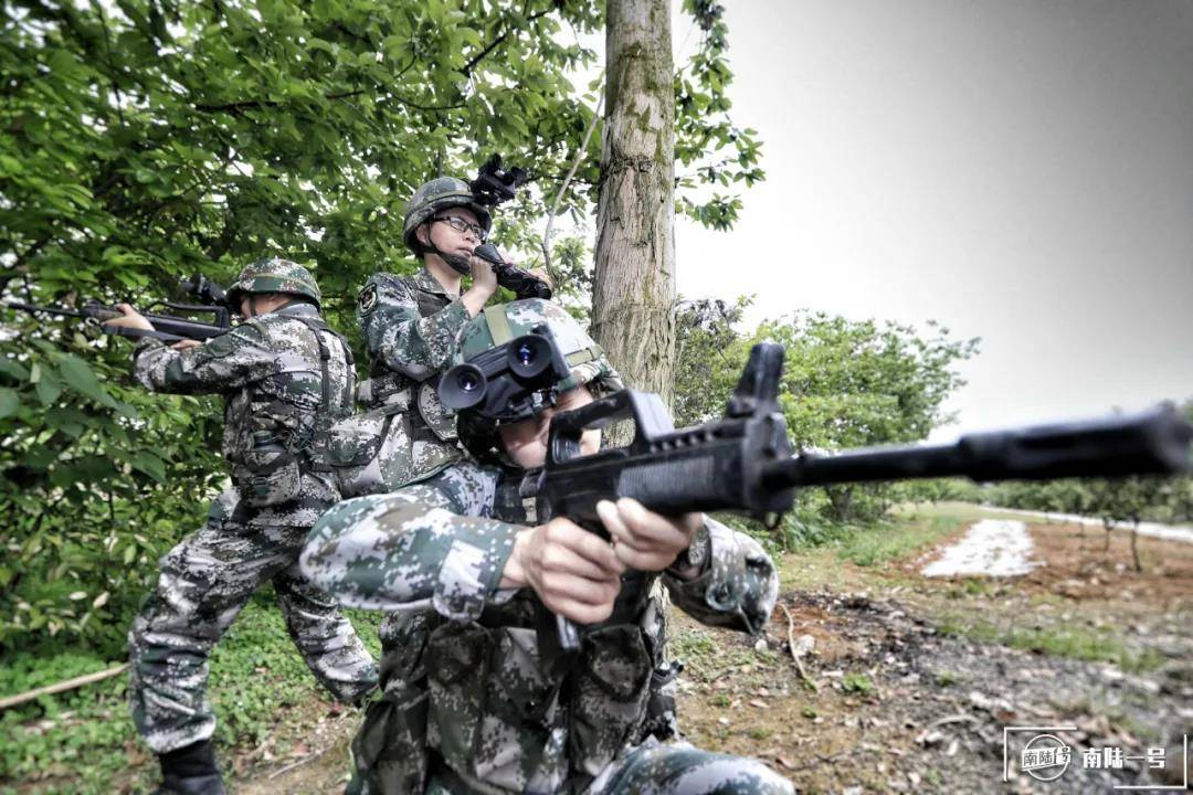 解放军全副武装新式装备,解放军新型夜视仪哪家生产的