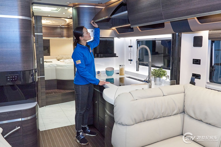 依维柯a型房车二手车,依维柯可拓展房车推荐20-30万左右