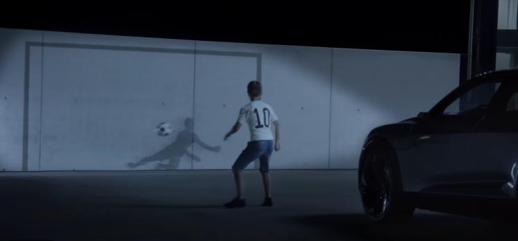 奥迪从天而降大灯,来看看奥迪车灯的仪式感吧