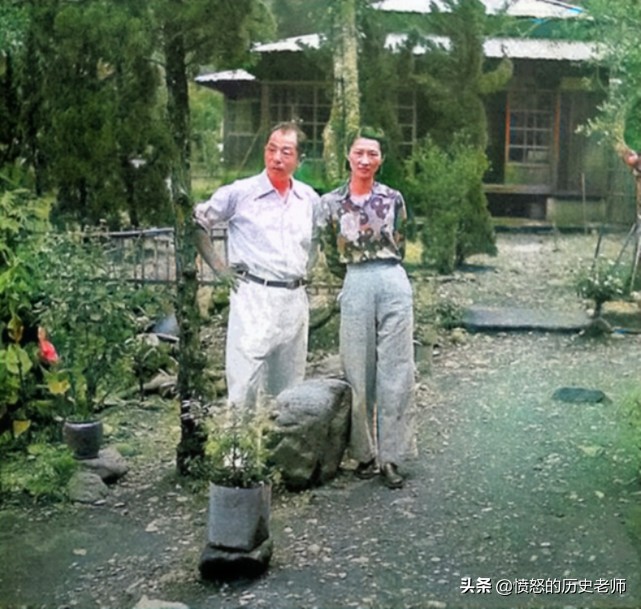 珍贵老照片:穿西装的希特勒、下跪的清政府、原*弹子**爆炸的场面