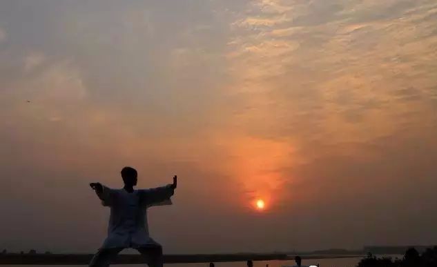 单腿转胯技巧,坐腿转胯正确方法