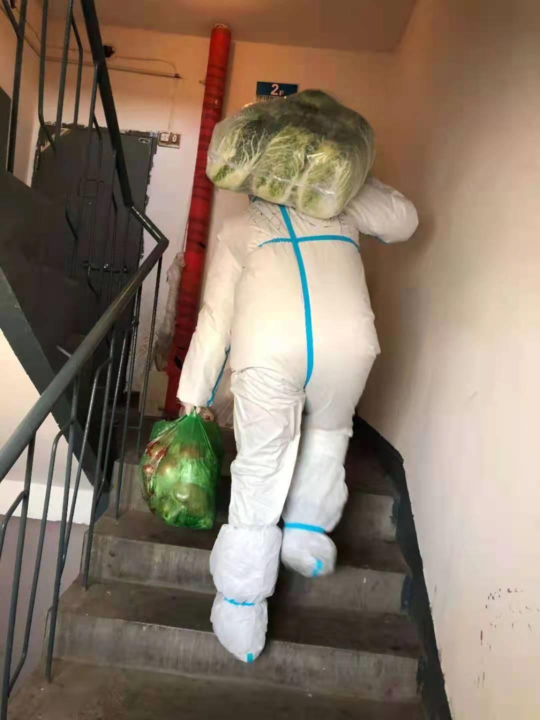 走出“断粮焦虑”的小城通化:小超市断货,网上平台失灵,志愿者彻夜送货,“30个人送1000户”