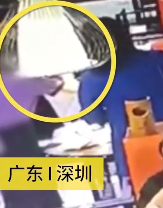 餐馆店员上菜时不小心将热汤打破，导致9岁男孩子被烫伤