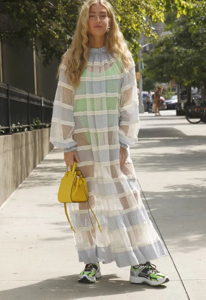 矮个子穿娃娃裙,穿娃娃裙适合扎的发型