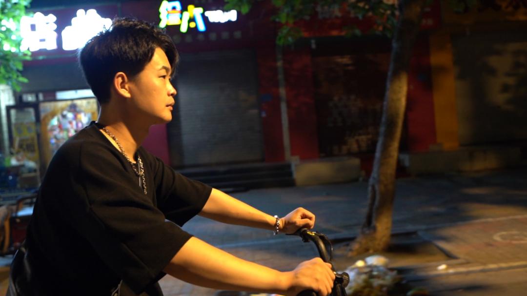 90后小伙用腹语拍段子,河北90后小伙用腹语拍段子