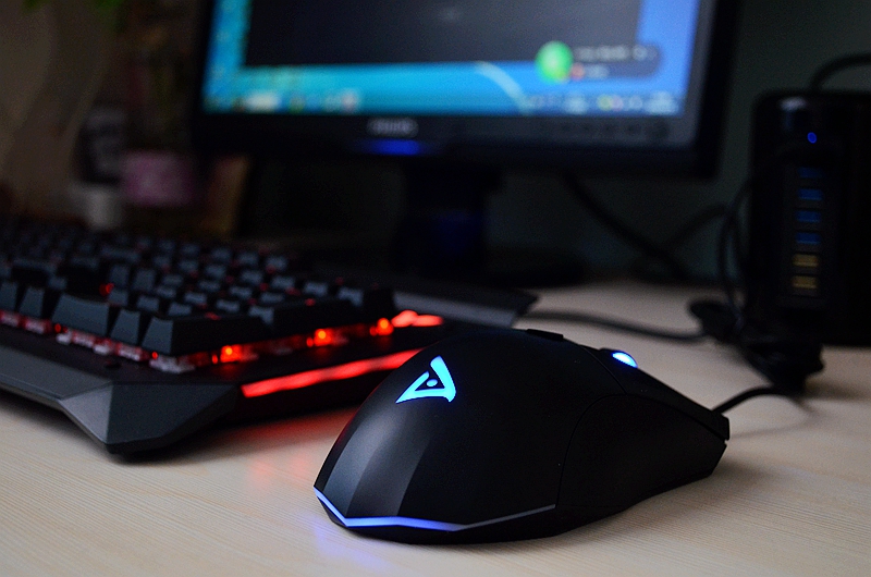 这鼠标真厉害,只因这个功能,可以让对手一招致命