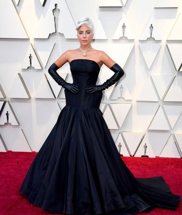 女明星穿礼服活动,女星的红毯礼服只穿一次吗