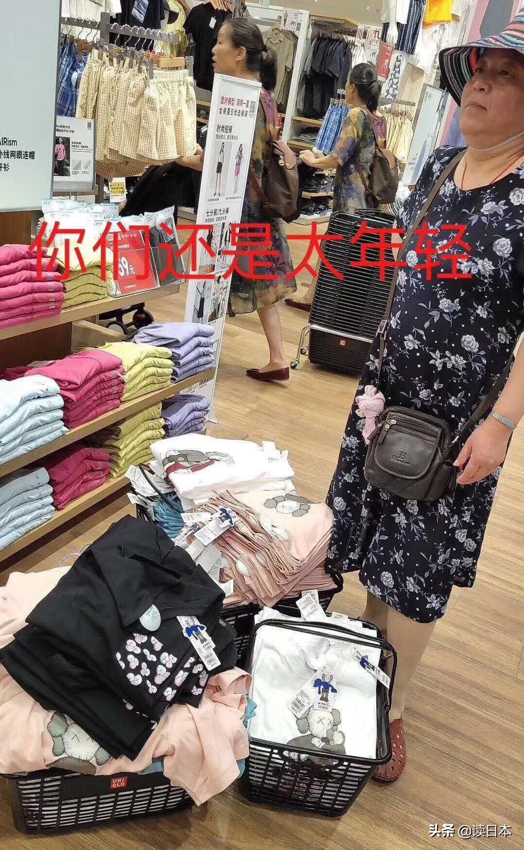 优衣库猫爪杯t恤,优衣库猫爪杯