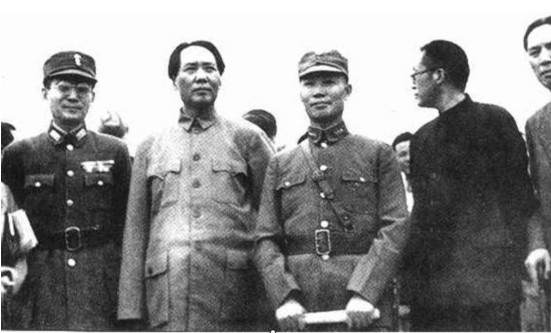 毛*东泽**称赞他“专做好事,做了许多好事”并采纳了他的好多建议