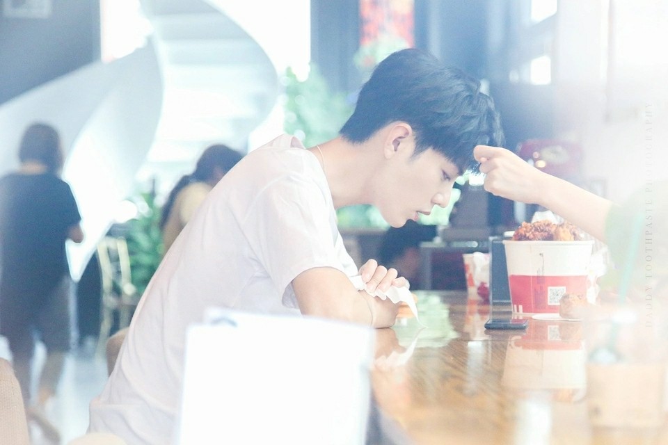 肖战唱歌残酷月光,你不知道的事肖战原版