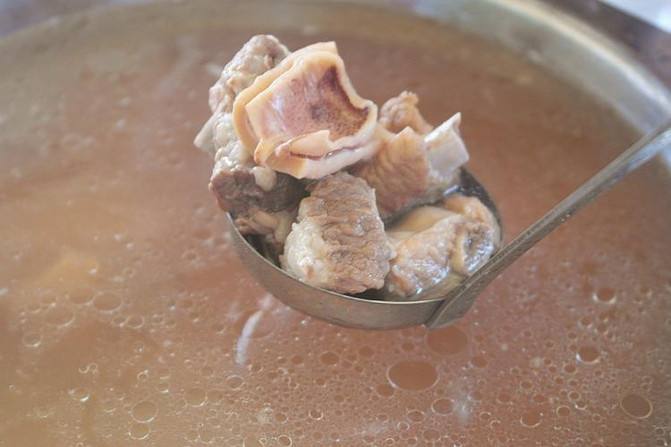 排骨一炖就脱骨,排骨一煮就发白