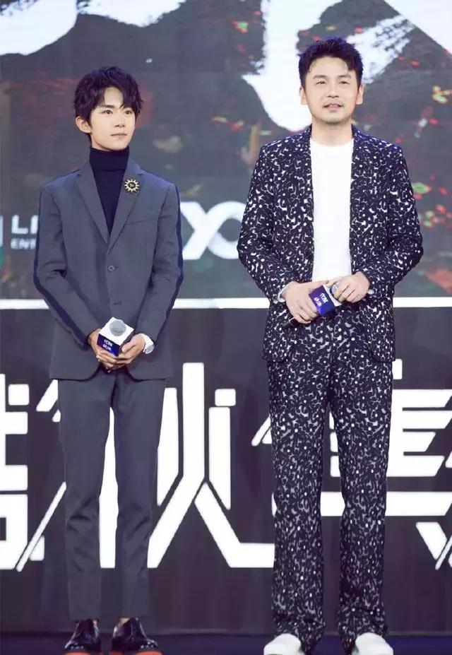 怎么穿显高显瘦男生学生,个子矮的男生怎么穿显高