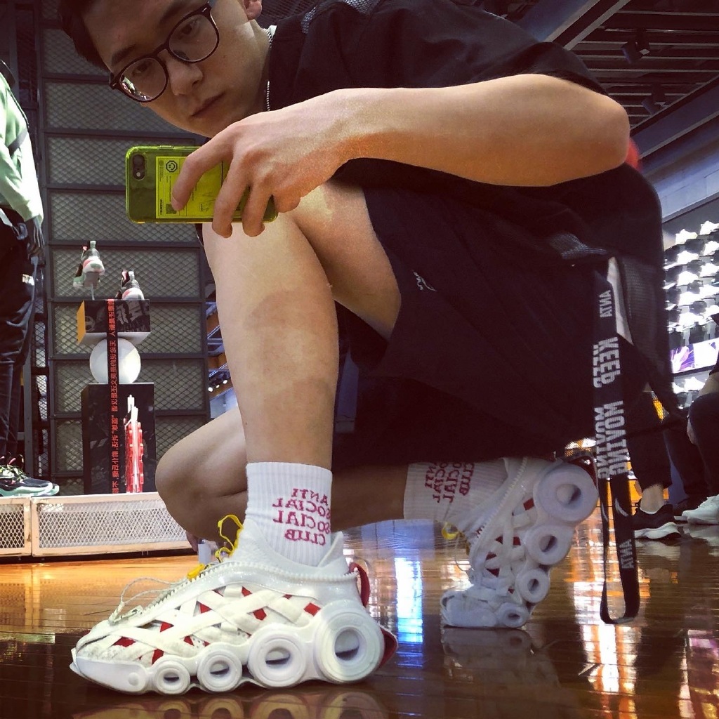 安踏三款时装鞋上市!外形夸张,最高999元,高端款你买账么?