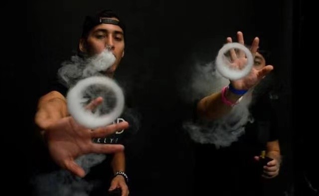 儿女给父亲献孝心，却买到“*品毒**”*子烟电**油，网上还在公开卖