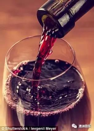 晚上喝一杯红酒坚持了一年的效果,每天一杯红酒胜过人参